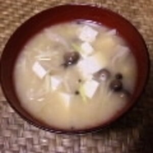 和を楽しむ　昆布だしで♪　切干し大根と豆腐の味噌汁